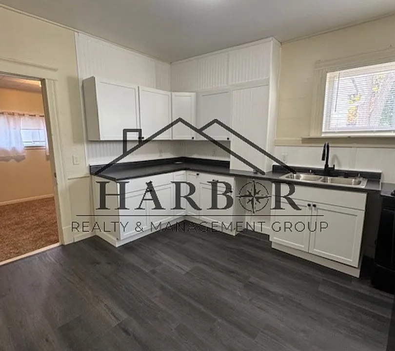 1111 4th St NW #1
