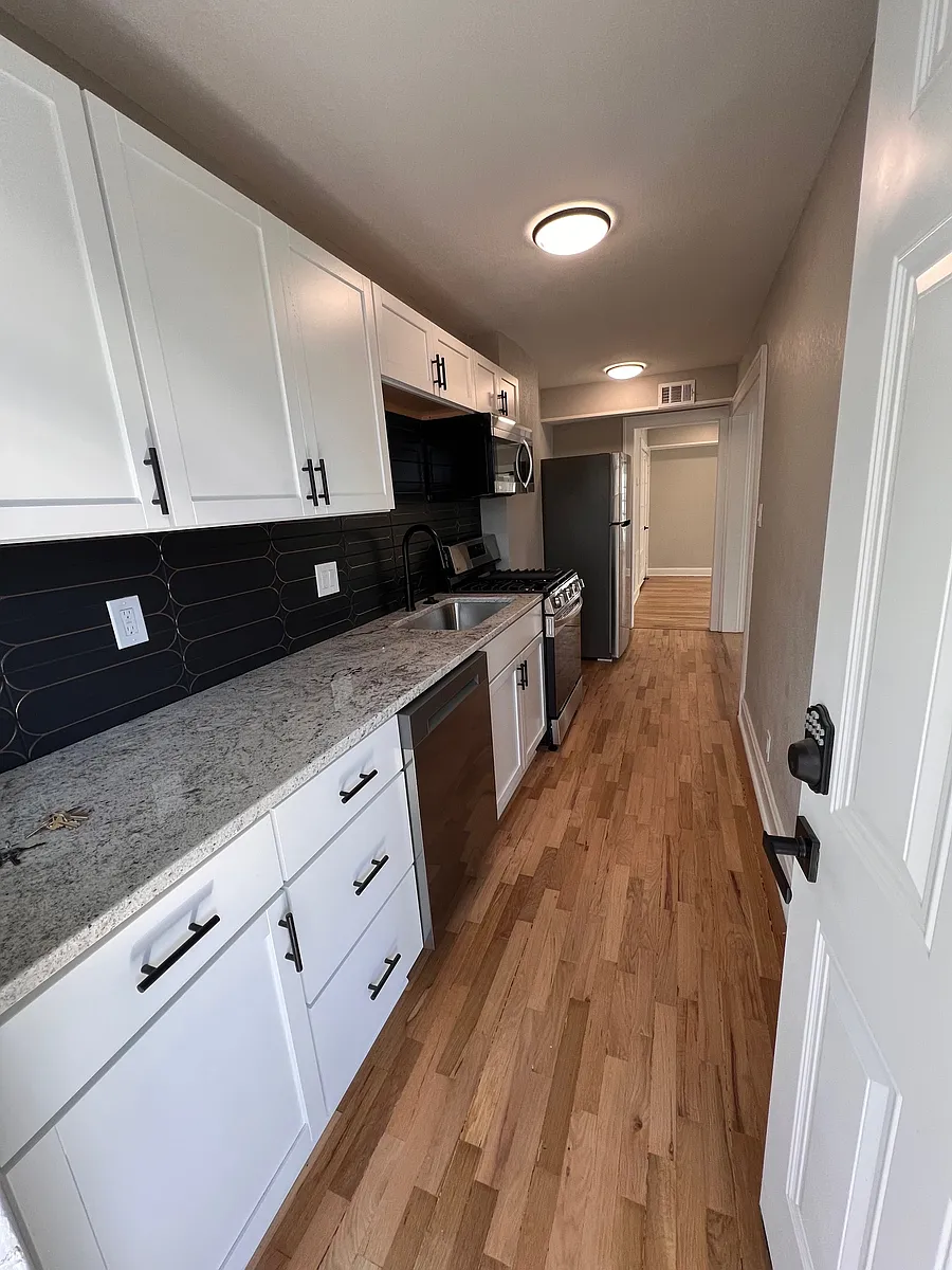Building Photo - 1809 W 41st St #2E