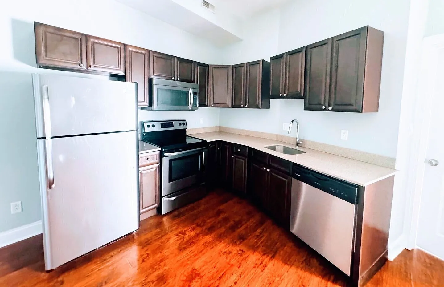 Modern 2BR/2BA Apartment Section 8 Friendly — Photo 4
