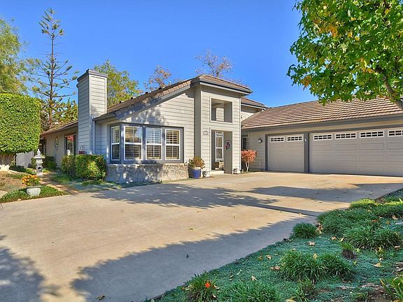 2nd image of 1394 Oakridge Ct E