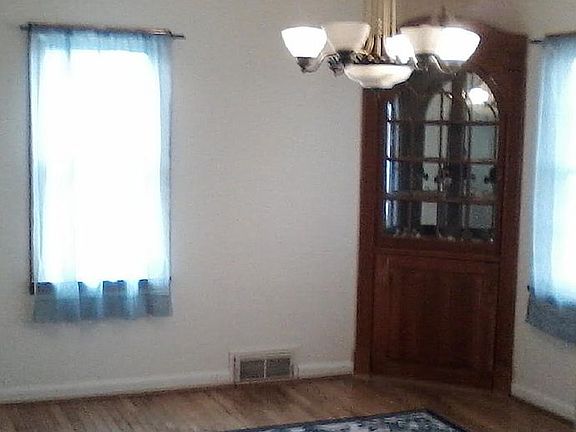 Din.Rm. 2 custom blt-ins