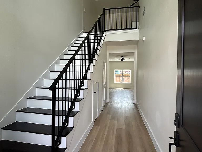 4444 Fatima Dr — Photo 2