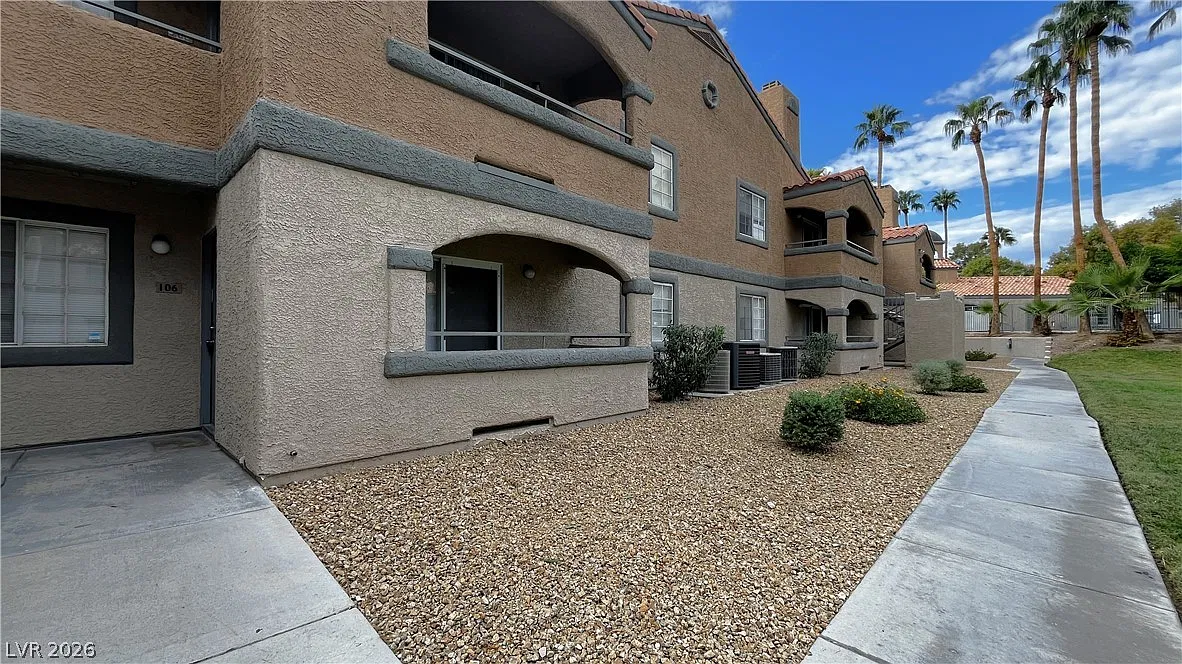 2 bed, 2.0 bath, 876 sqft, $1,250 — Photo 1