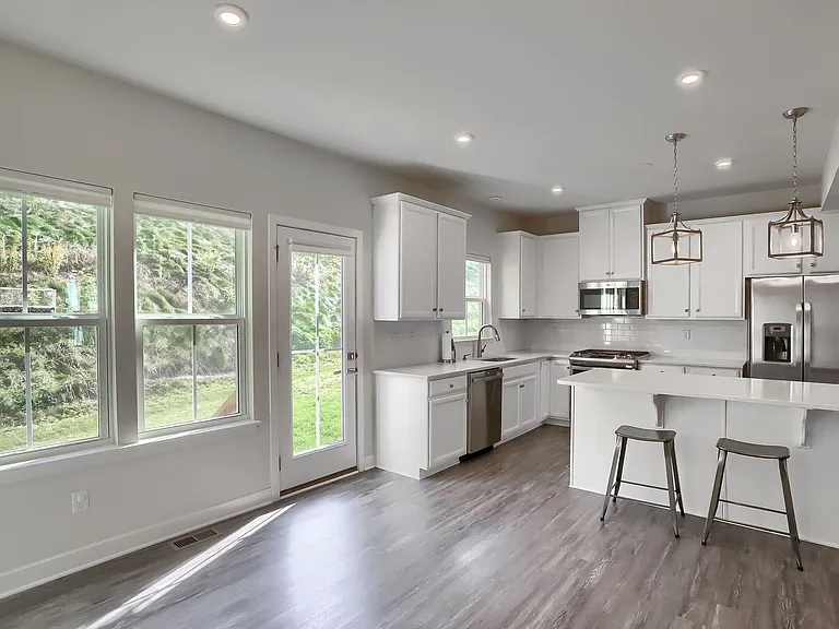 137 Moyer Hill Dr — Photo 42