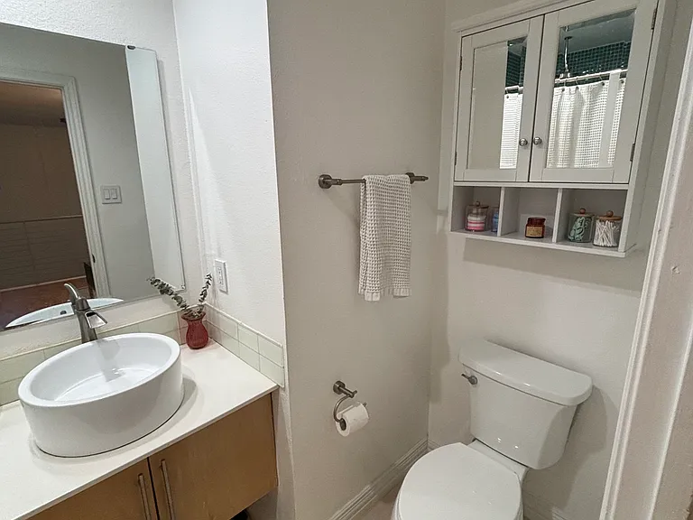 2424 Knight St — Photo 12