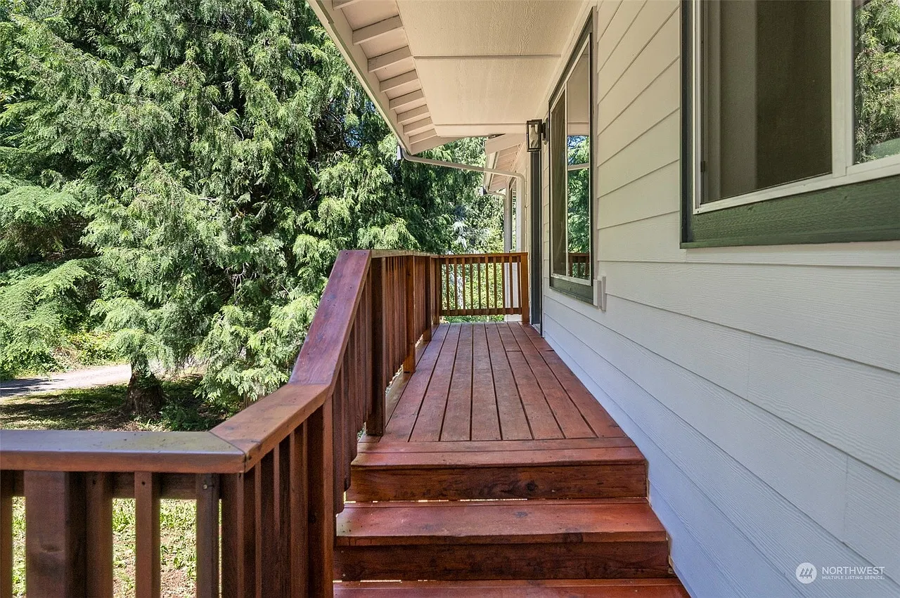 3 bed, 1991 sqft, $3,200 — Photo 3