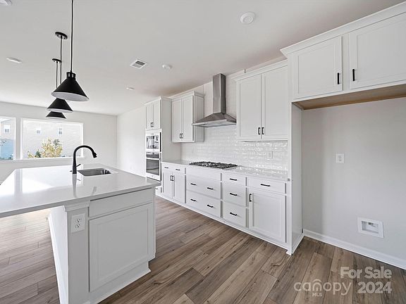 2nd image of 112 E Berkeley Ave