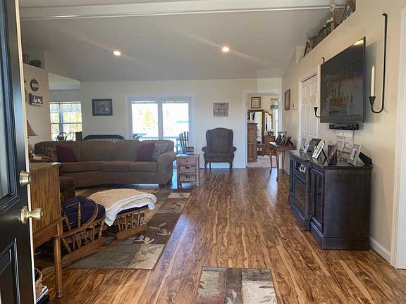 3rd image of 62 Pioneer Dr