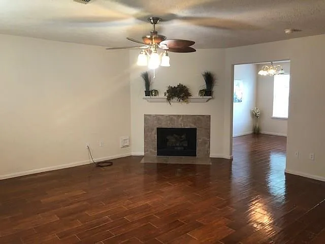 28814 Waltham St — Photo 10