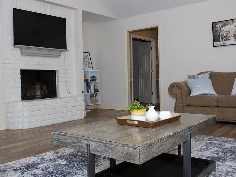 11715 Brighton Ln — Photo 2