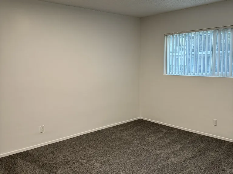 Oasis Apartments — Photo 24