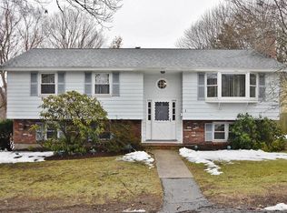 1 Cross St, Reading, MA 01867