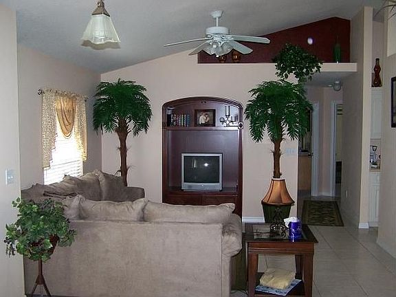 3rd image of 2514 Tamarind Dr