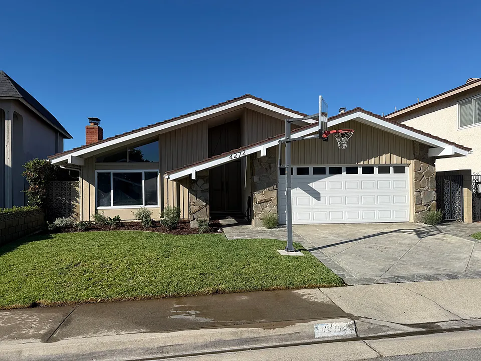4272 Guava Ave