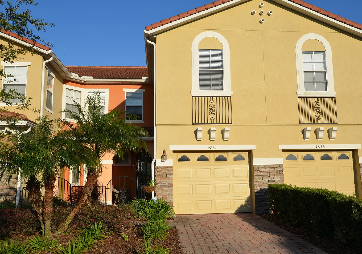 3/2.5 Townhouse with Garage and Waterview in Tuscany Place of Millenia — Photo 1