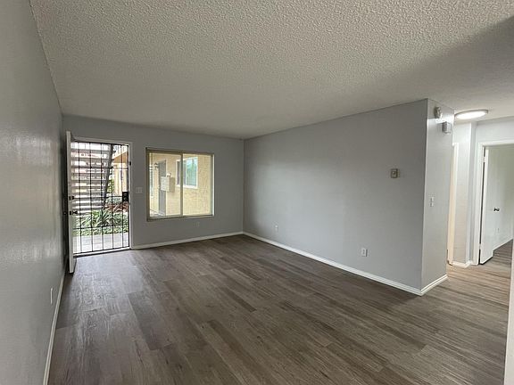 4th image of 85 Oaklawn Ave APT A