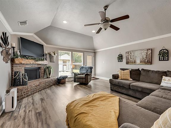 4th image of 312 Southlake Dr