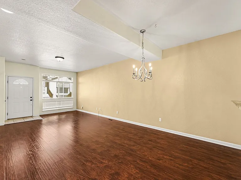 4452 S Auckland Ct — Photo 6