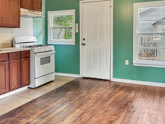 5th image of 1009 W Main St