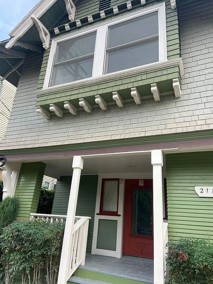 2114 Bonsallo Avenue, Unit Carriage House — Photo 1