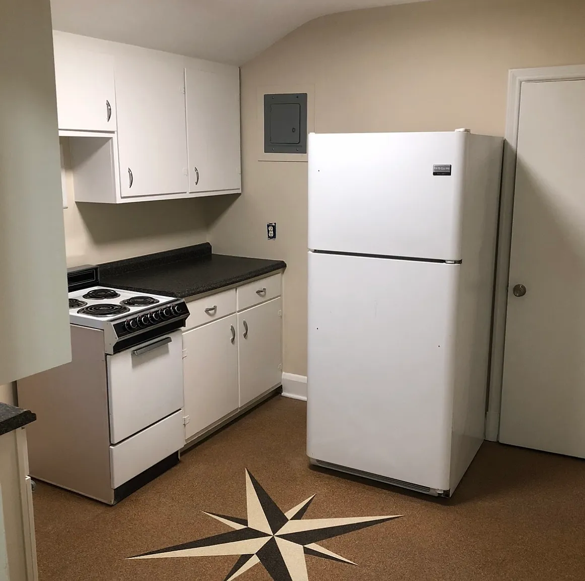 2 bed, 700 sqft, $1,150 — Photo 1