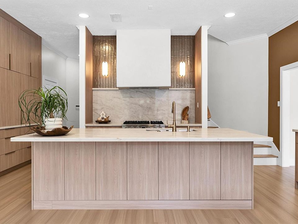 1st image of 18 Floret Ct