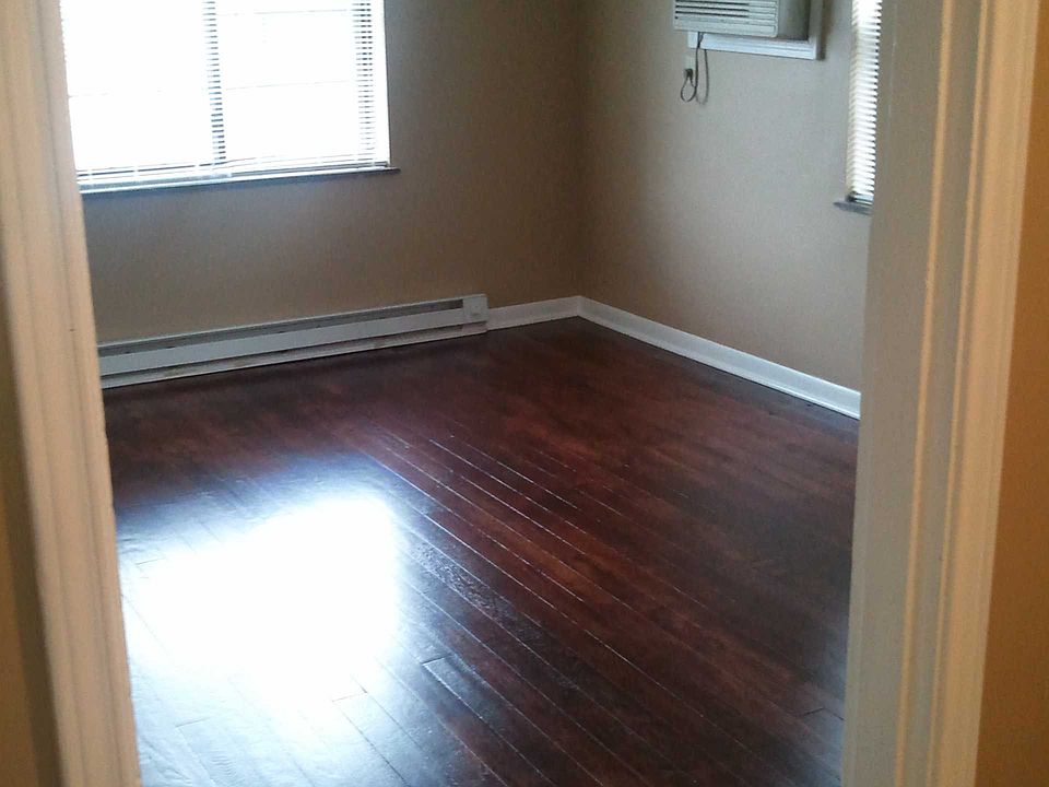 1st image of 556 Telford Ave APT D