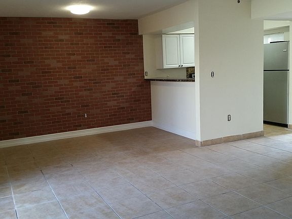 2nd image of 219 Scottsdale Sq