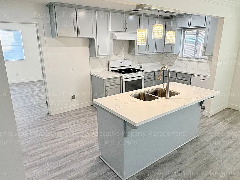 2238 Lindora St — Photo 13