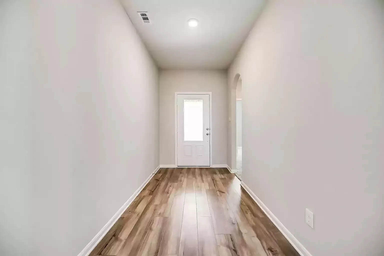 4 bed, 1801 sqft, $1,900 — Photo 2