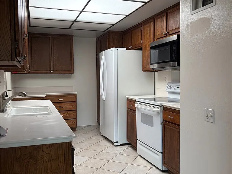 3392 Punta Alta #B — Photo 10