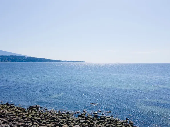 6221 Sunshine Coast Hwy, Sechelt, BC V0N 3A7