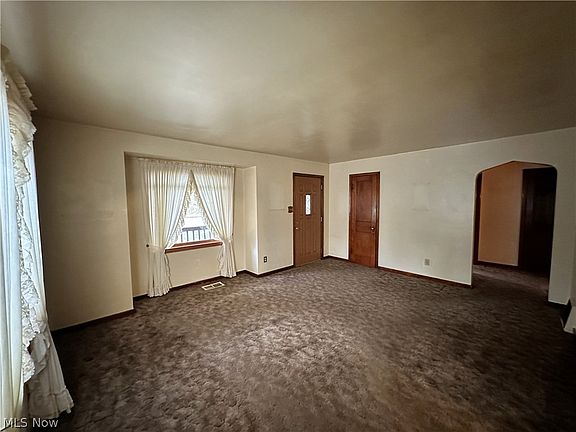 3rd image of 102 Beech Rd