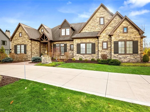 735 Club Dr, Aurora, OH 44202
