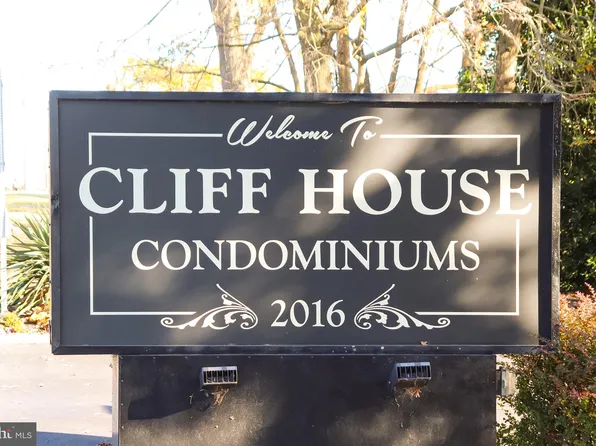 2016 Naamans Rd, Wilmington, DE 19810