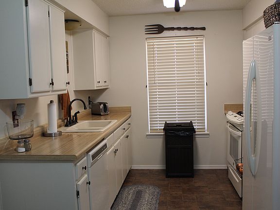 3rd image of 704 Wilbanks Dr