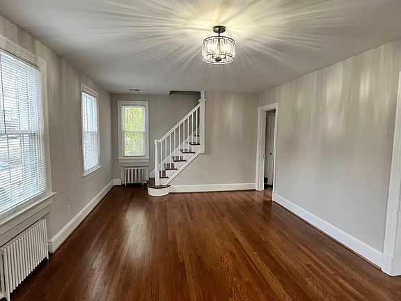 3rd image of 102 W Monroe Ave