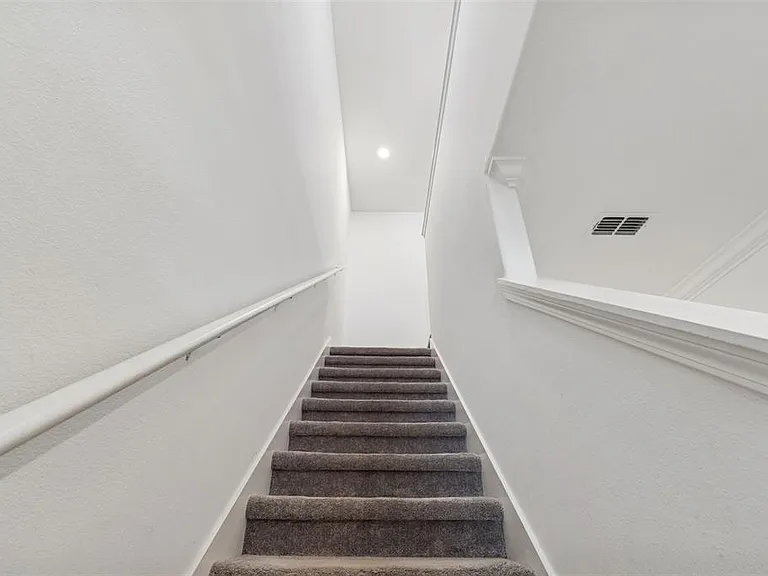 21818 Lyonia Ln — Photo 9