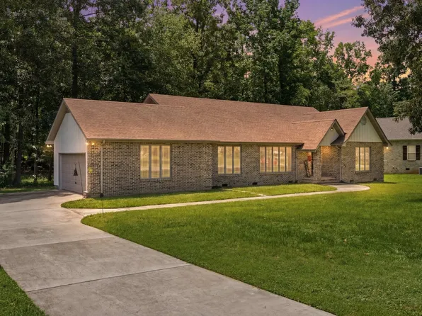 203 Woodson Dr, Tullahoma, TN 37388