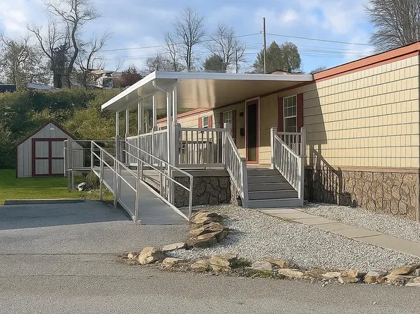 111 Imperial Dr, Coatesville, PA 19320