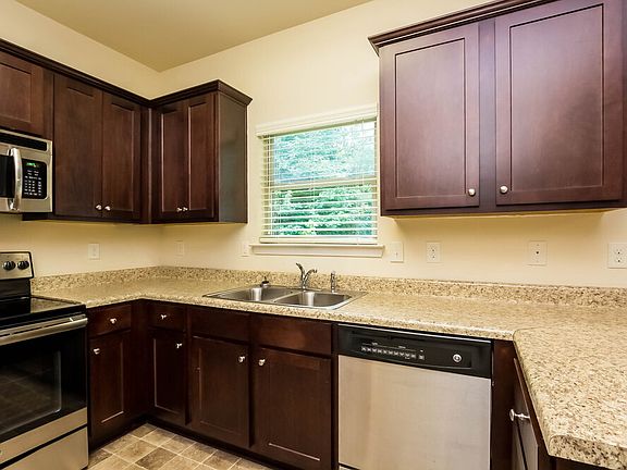 5th image of 1367 Avington Glen Way
