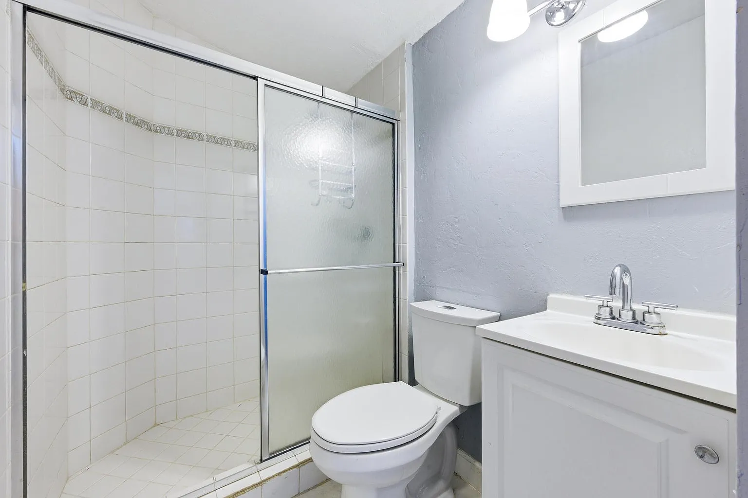 Studio, 300 sqft, $1,600 — Photo 4