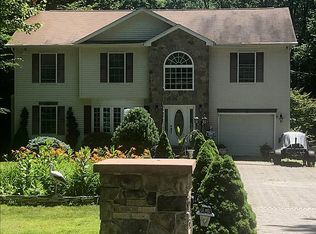 303 Shannon Dr, Long Pond, PA 18334