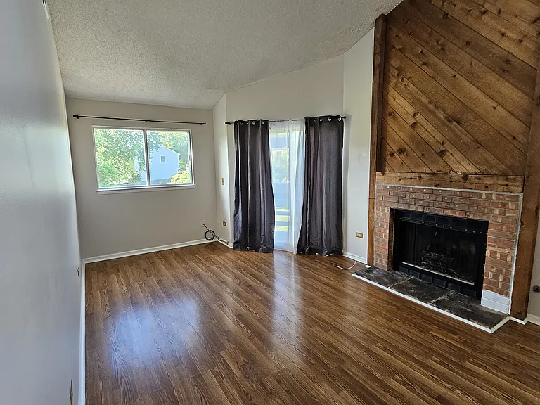 1132 Courtland Dr — Photo 5
