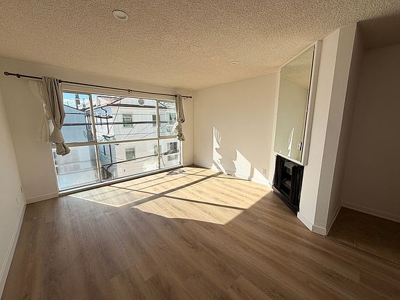 4th image of 17 28th Ave APT 208