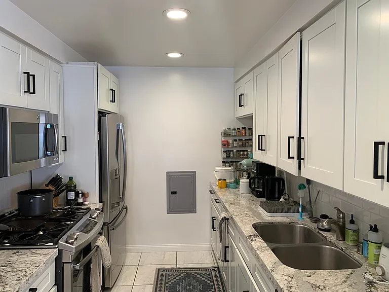 14126 Dickens St — Photo 9