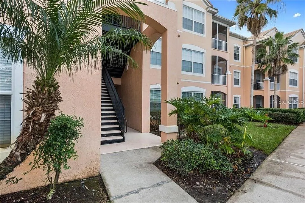 3 bed, 2.0 bath, 1276 sqft, $1,950 — Photo 1
