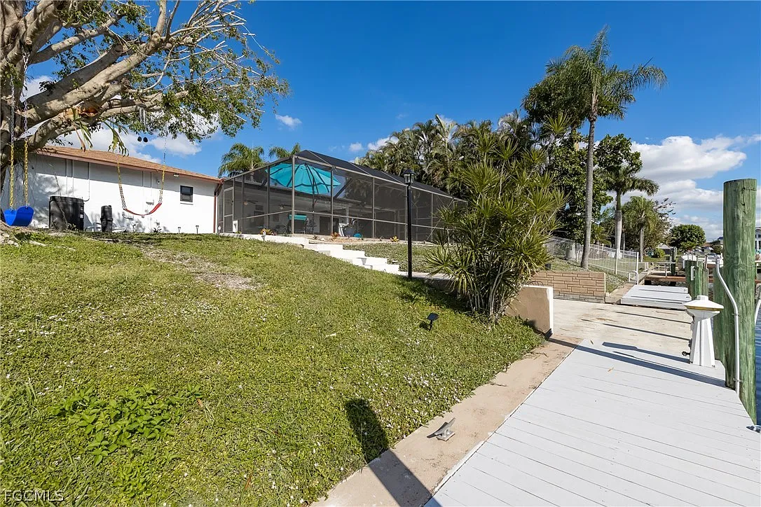 3 bed, 2.0 bath, 1603 sqft, $6,500 — Photo 2