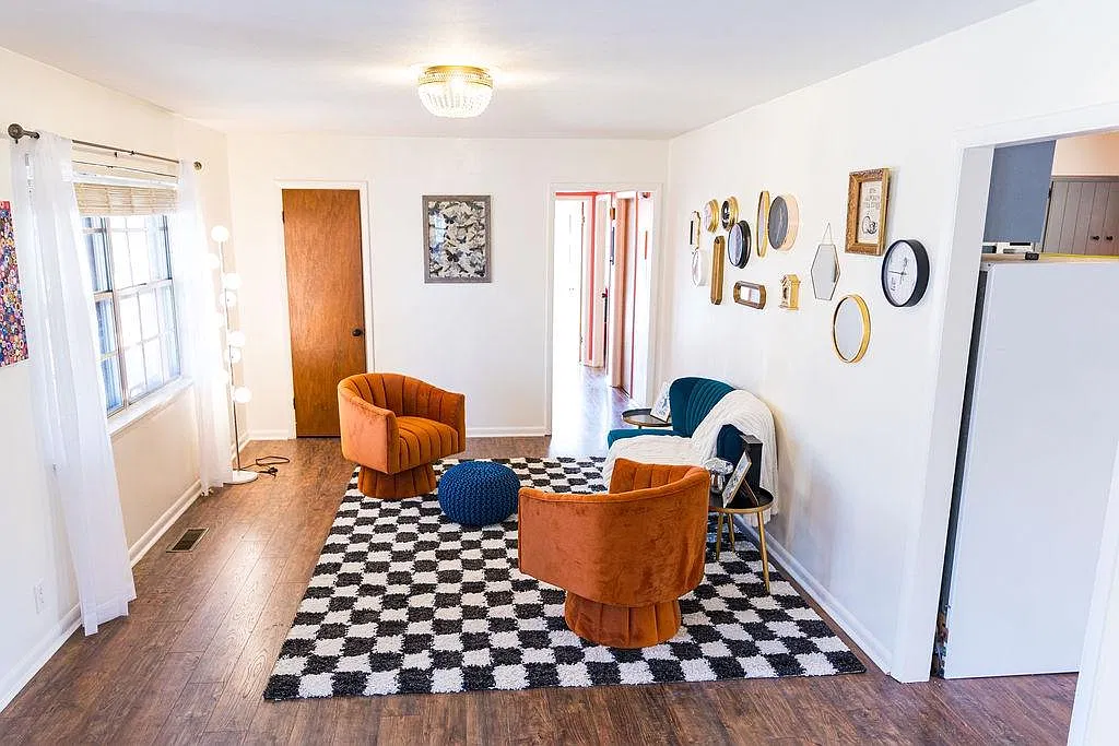 3347 N Martin Ave — Photo 3