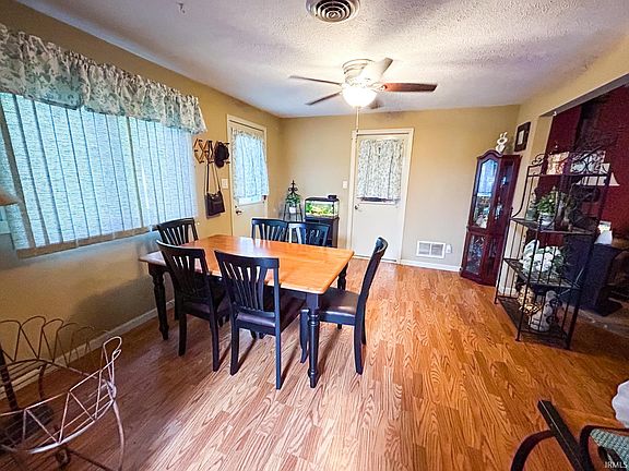 4th image of 26054 Lakeview Dr